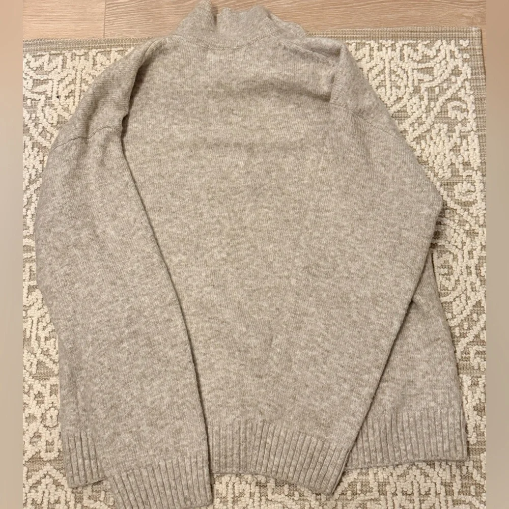 H&M Beige V-Neck Sweater - Picture 4 of 5